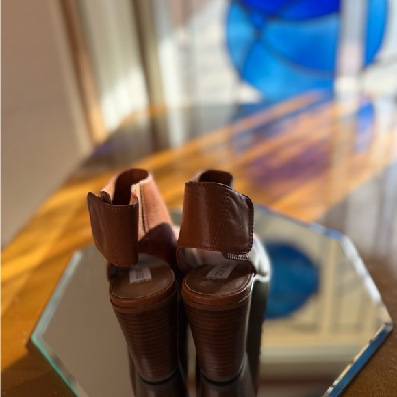 Brand: Steve Madden / Style: NONSTP Block Heel / Color: Tan / Size: 5.5M - Picture 4 of 7